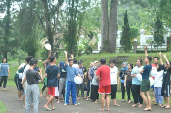 Family Gathering with HUMANIS