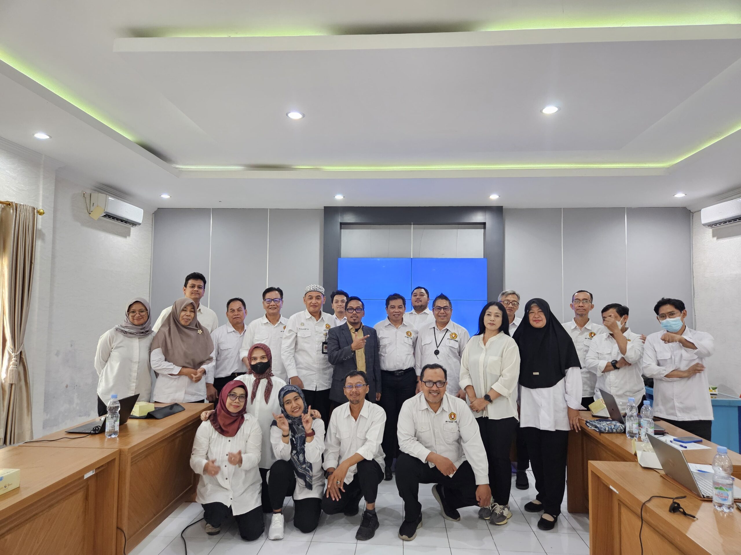 Dosen Administrasi Bisnis UPNYK Lulus Sertifikasi BNSP Skema Ketua Pengurus Koperasi